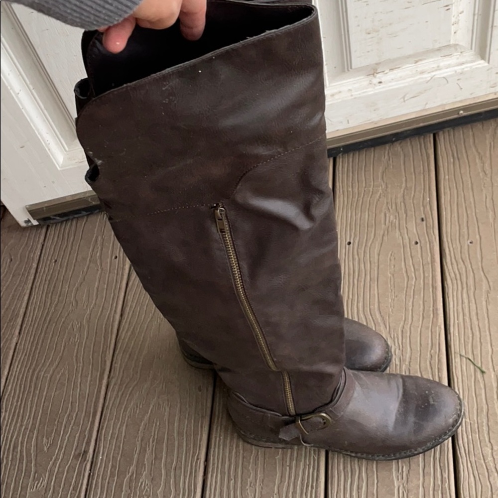 Knee boots